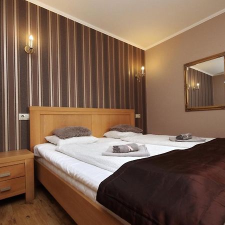 Guest House Romantika Panzio Gyula Buitenkant foto