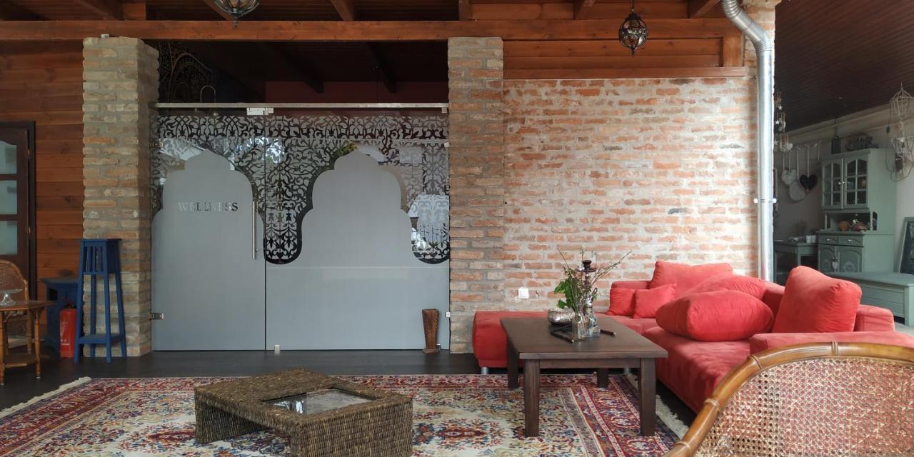 Guest House Romantika Panzio Gyula Buitenkant foto