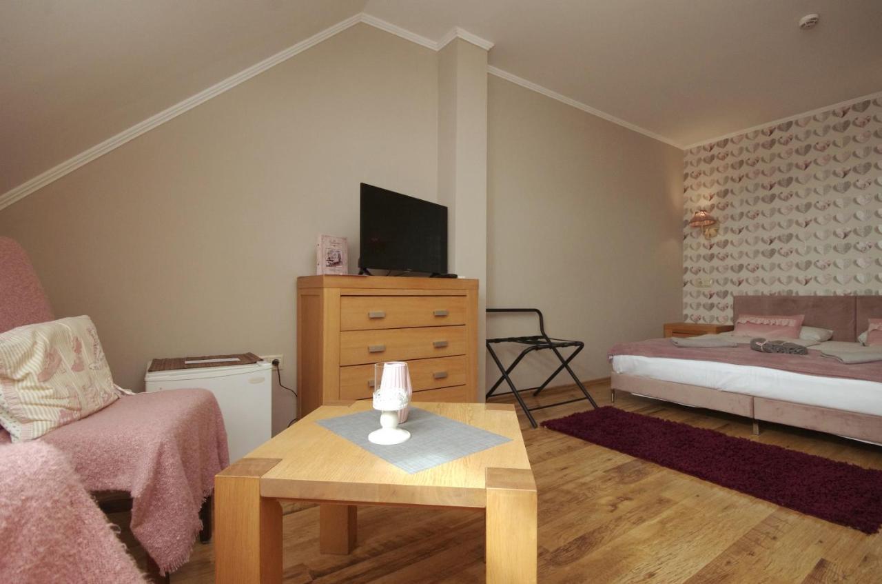 Guest House Romantika Panzio Gyula Buitenkant foto