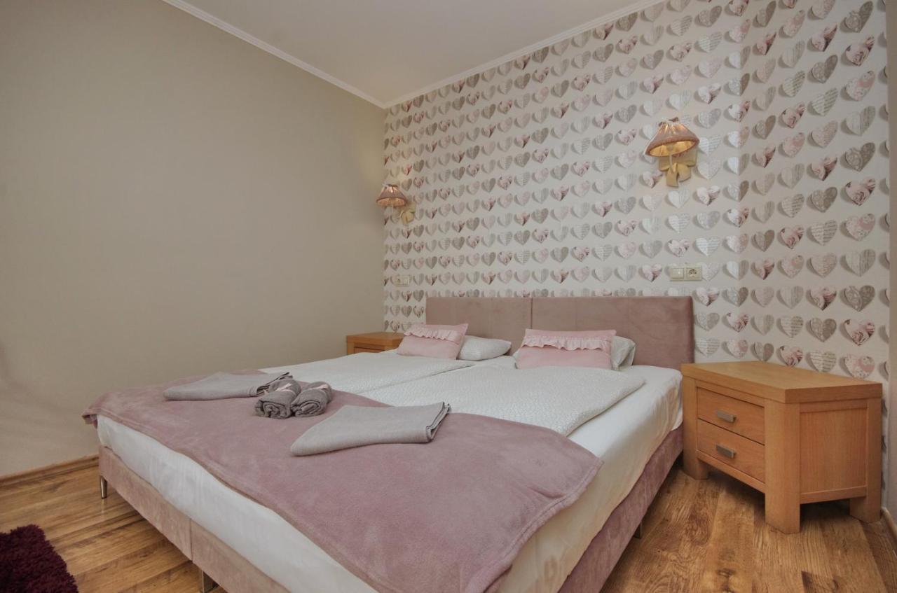 Guest House Romantika Panzio Gyula Buitenkant foto