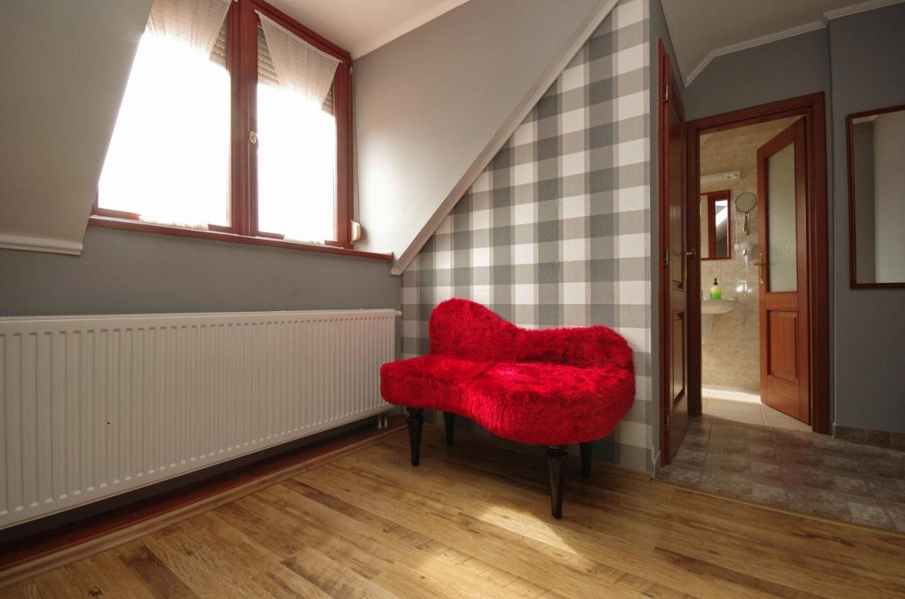 Guest House Romantika Panzio Gyula Buitenkant foto