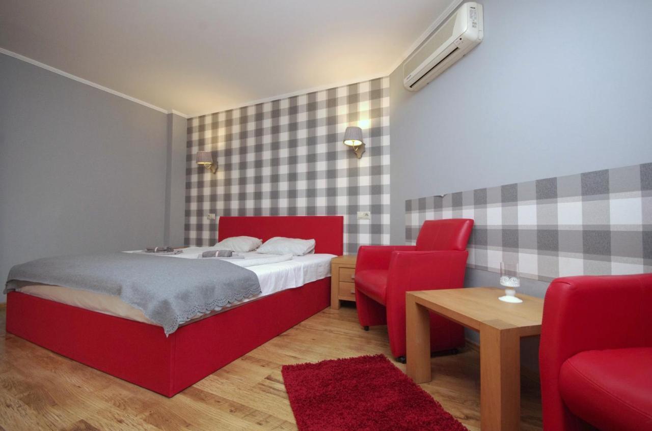 Guest House Romantika Panzio Gyula Buitenkant foto