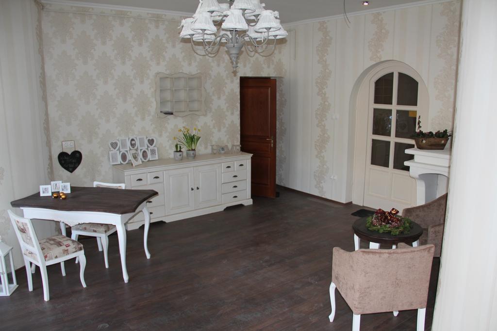 Guest House Romantika Panzio Gyula Buitenkant foto