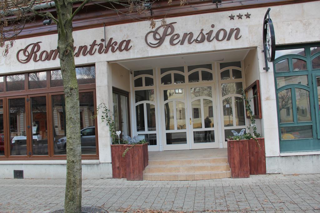 Guest House Romantika Panzio Gyula Buitenkant foto