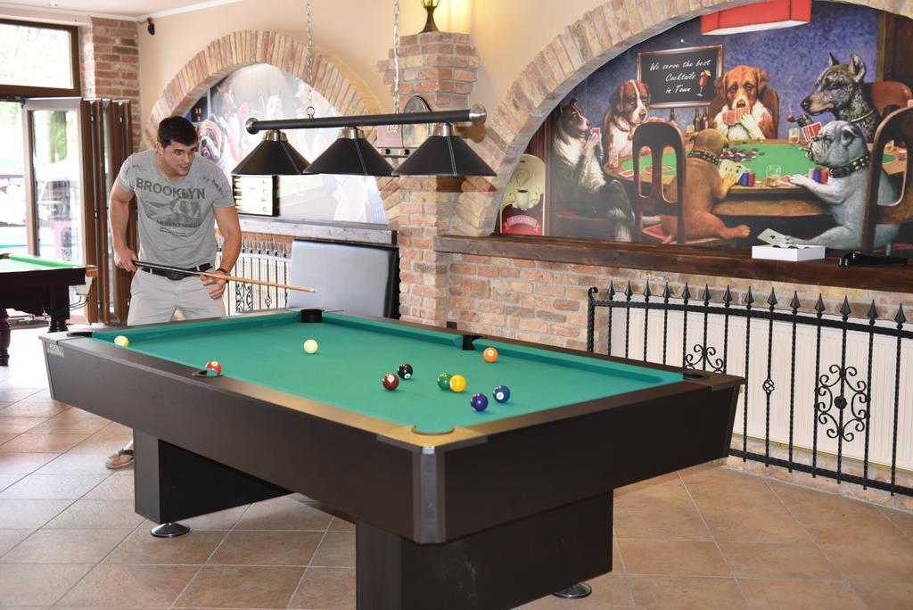 Guest House Romantika Panzio Gyula Buitenkant foto