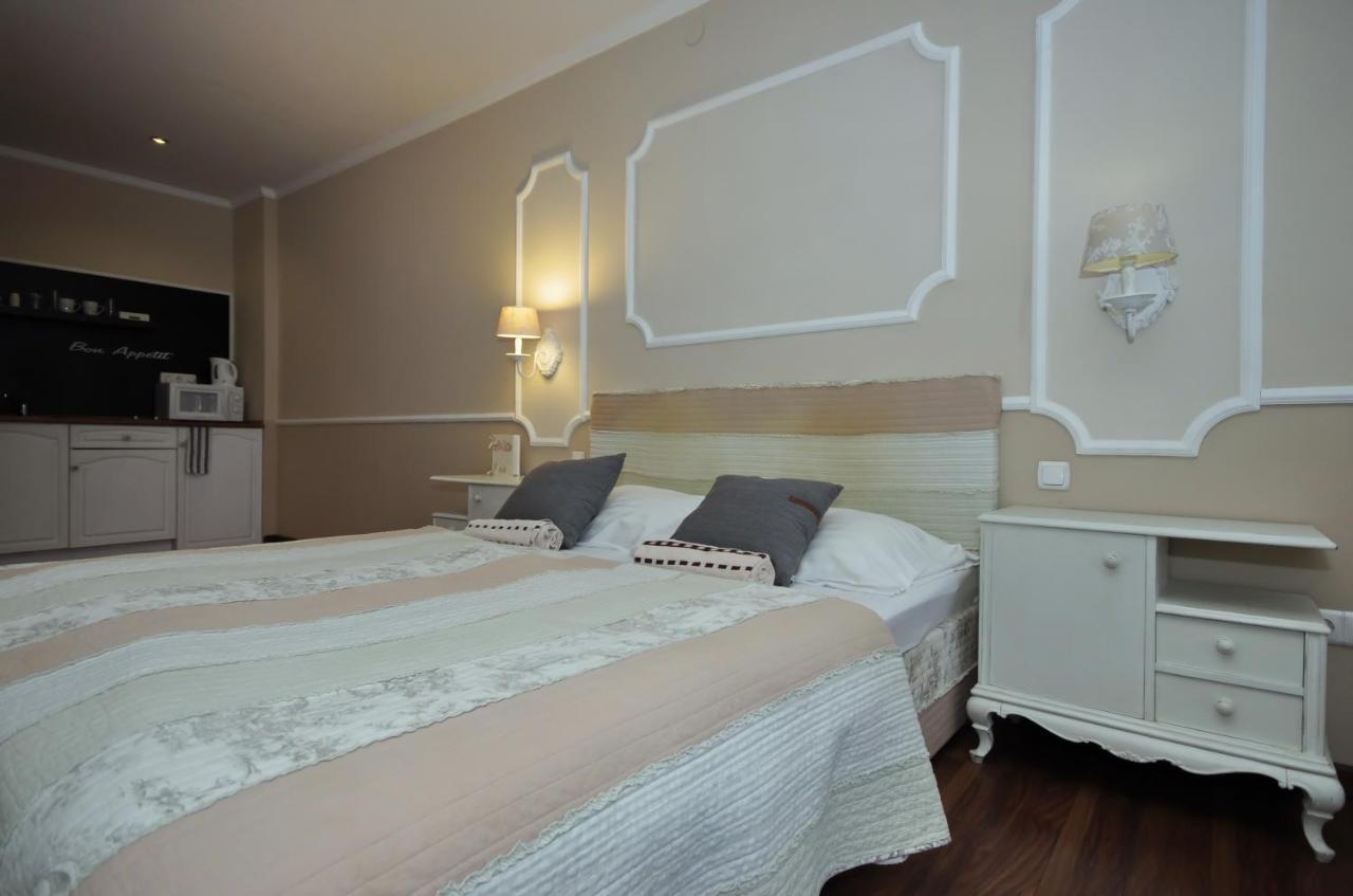 Guest House Romantika Panzio Gyula Buitenkant foto