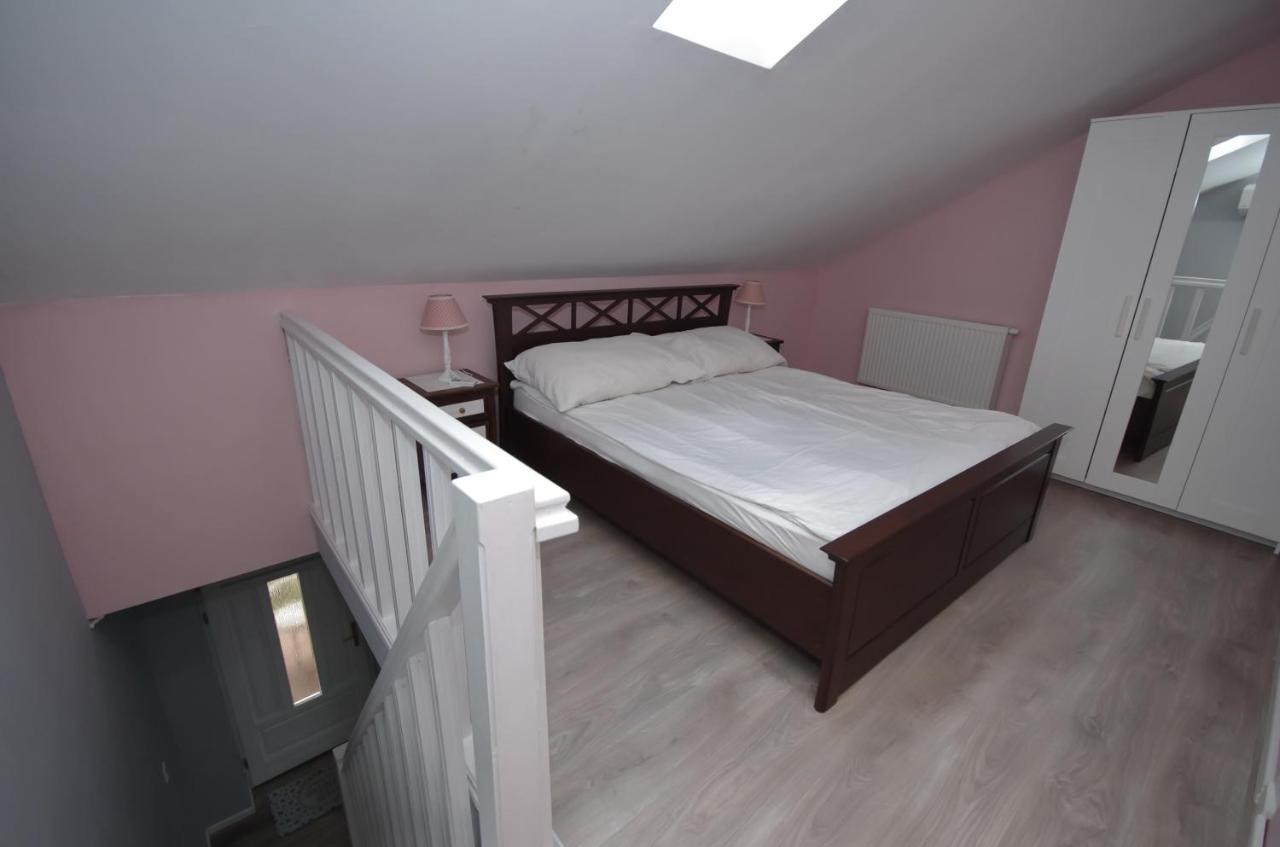 Guest House Romantika Panzio Gyula Buitenkant foto